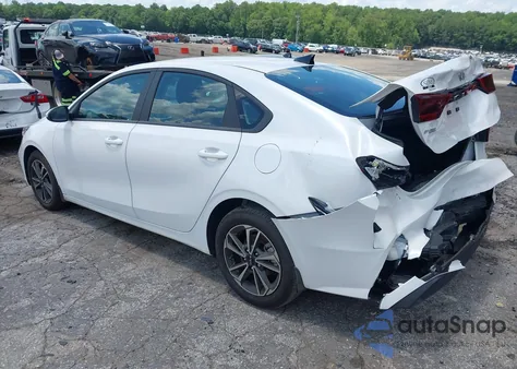 2024 Kia Forte Lxs z USA, uszkodzony, nr VIN 3KPF24AD0RE781877